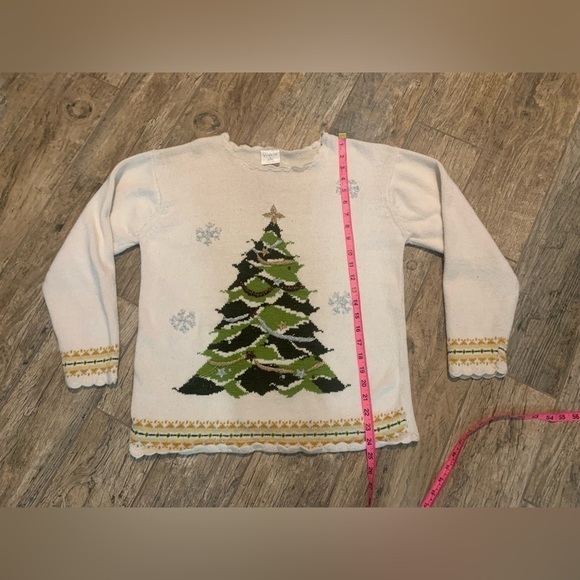 Women’s Style Studio size L crèam color Christmas sweater with Christmas tree - Picture 5 of 5